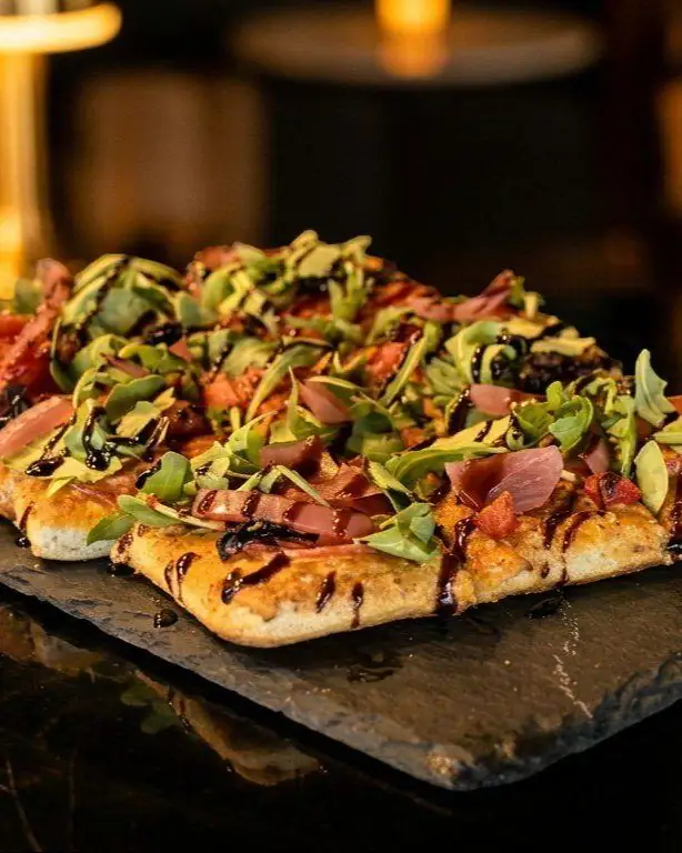 Garden Mezze Flatbread (V)